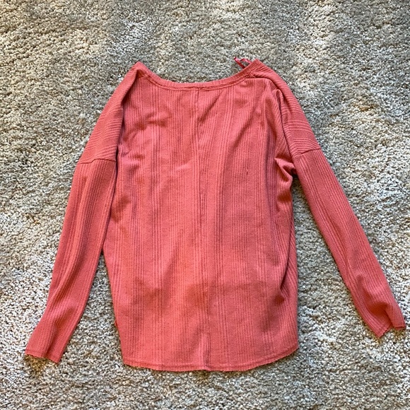 ADORABLE TOP!!! size medium - Picture 3 of 3